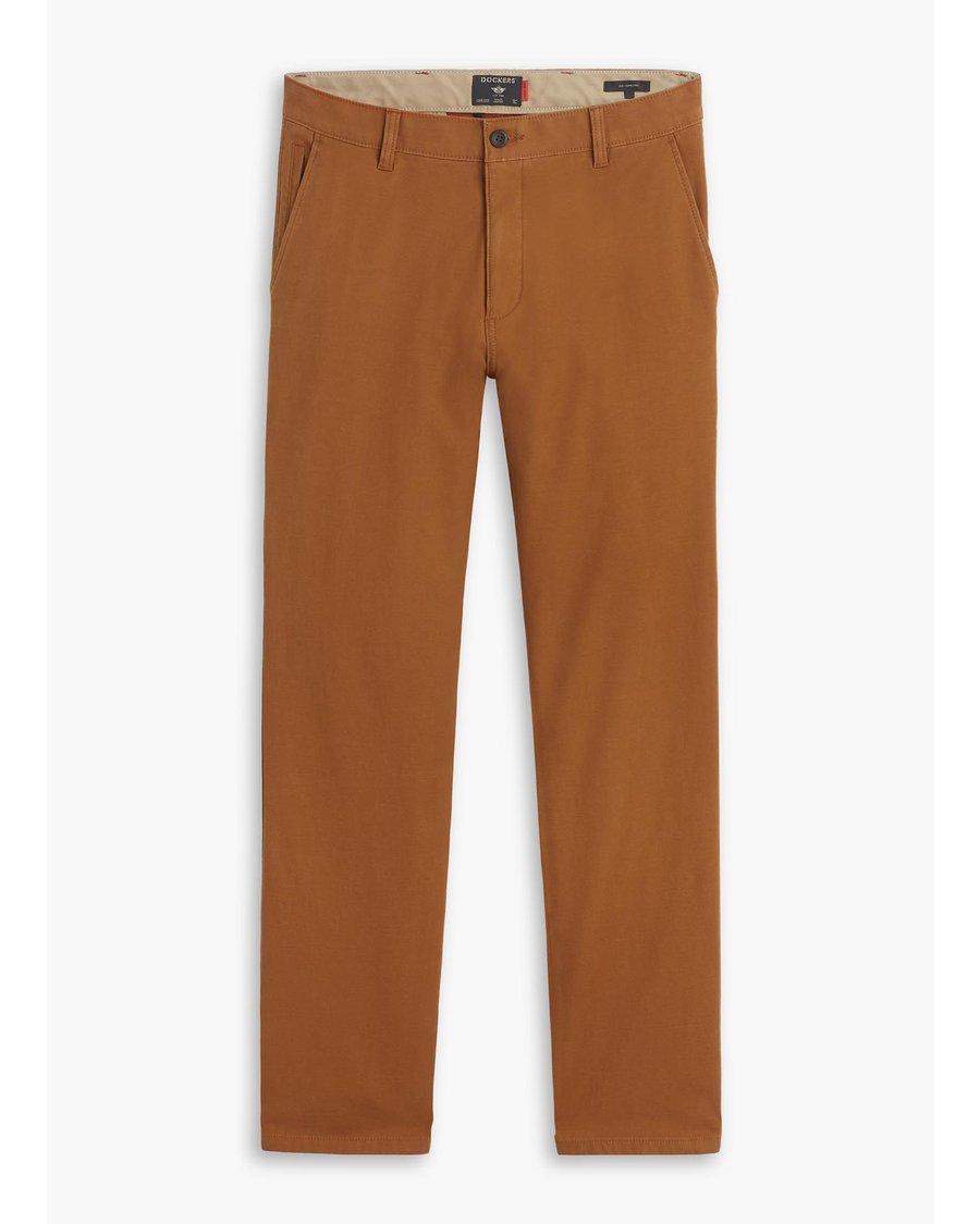 Front view of model wearing Caramel Café Men's Slim Fit Smart 360 Flex Ultimate Chino Pants.