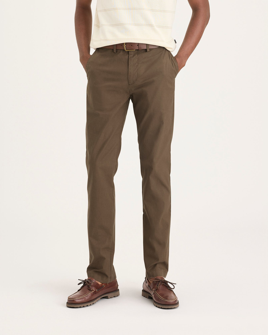 Front view of model wearing Coffee Liquer Men's Slim Fit Smart 360 Flex Alpha Chino Pants.