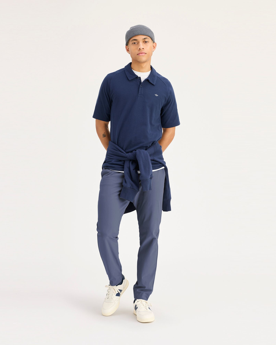 Front view of model wearing Ombre Blue Jogger Go, fit slim avec Airweave.